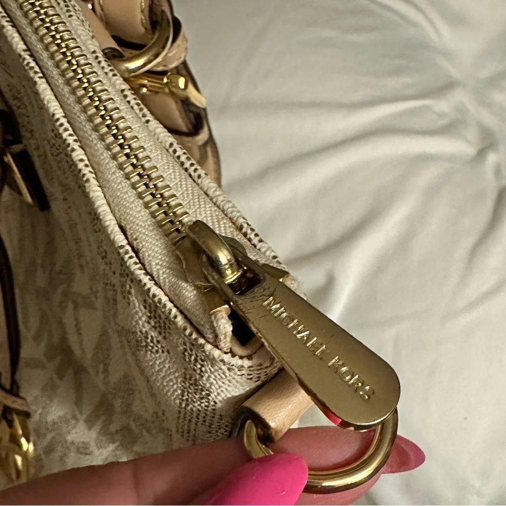 MICHAEL KORS SIGNATURE VANILLA SHOPPING TOTE SHOULDER BAG - Picture 10 of 14